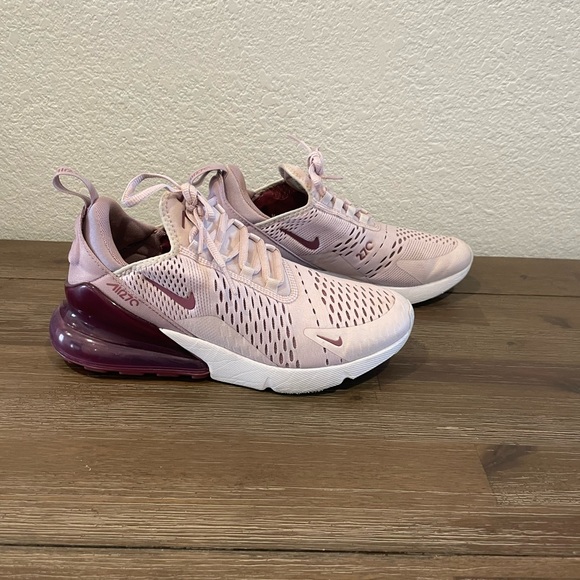 Nike Shoes - Women’s Nike 270 sneakers light purple size 8.5